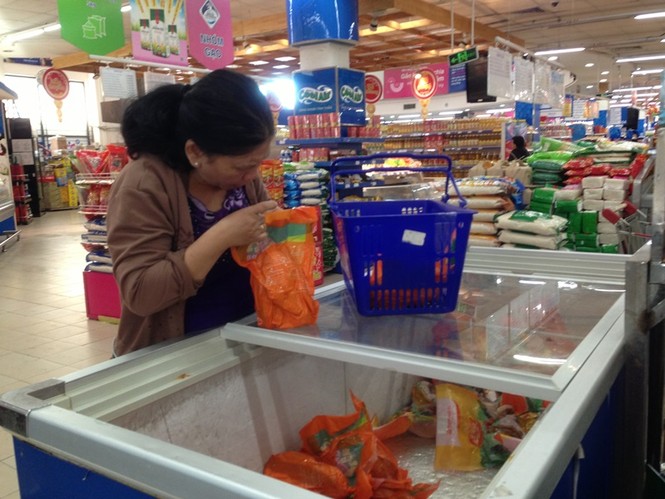 Giật mình rau xanh bán ở chợ lẻ Sài Gòn - ảnh 13