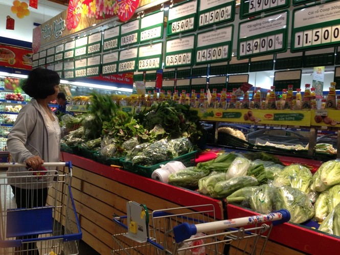 Giật mình rau xanh bán ở chợ lẻ Sài Gòn - ảnh 11