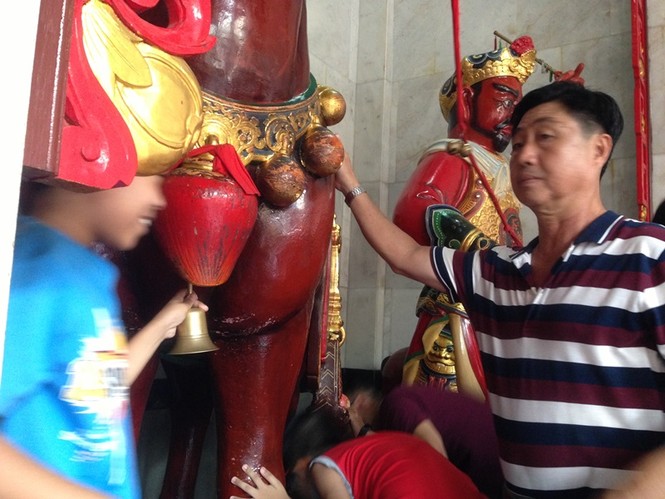 rung chuông đầu năm - ảnh 5