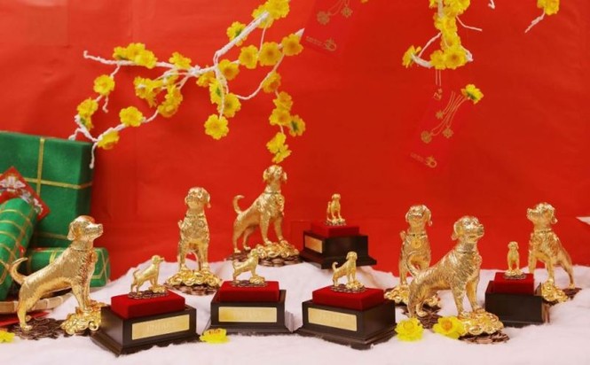 ‘Săn’ linh vật Tuất bằng vàng trước ngày vía Thần Tài - ảnh 1