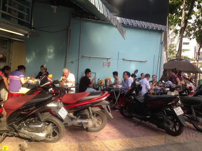 TPHCM: Sau tết, dân văn phòng 'mỏi mắt' tìm quán ăn - ảnh 7
