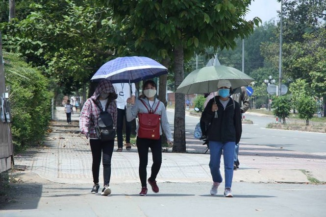 Người Sài Gòn mưu sinh dưới cái nắng 40 độ C - ảnh 12