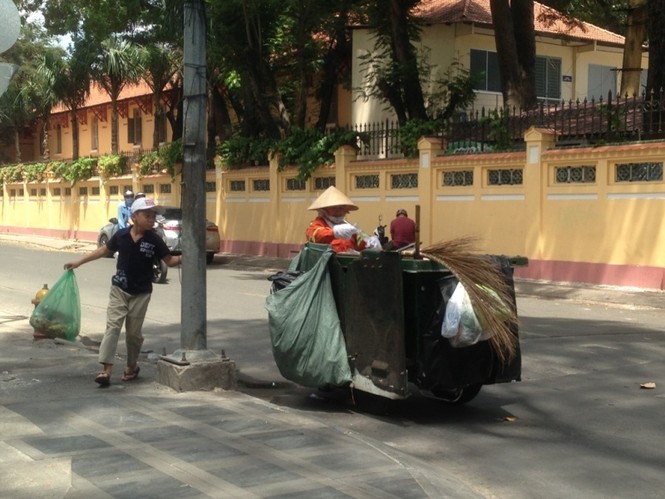Người Sài Gòn mưu sinh dưới cái nắng 40 độ C - ảnh 9