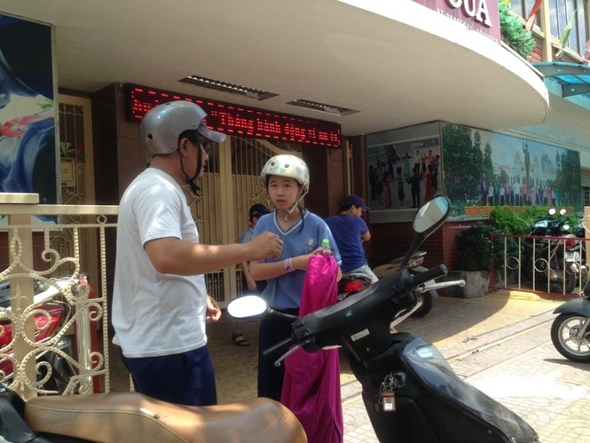 Người Sài Gòn mưu sinh dưới cái nắng 40 độ C - ảnh 17