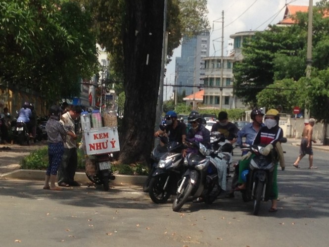 Người Sài Gòn mưu sinh dưới cái nắng 40 độ C - ảnh 14