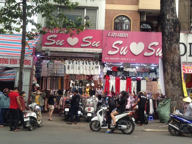 Phố thời trang 'không nói thách' ở Sài Gòn - ảnh 9