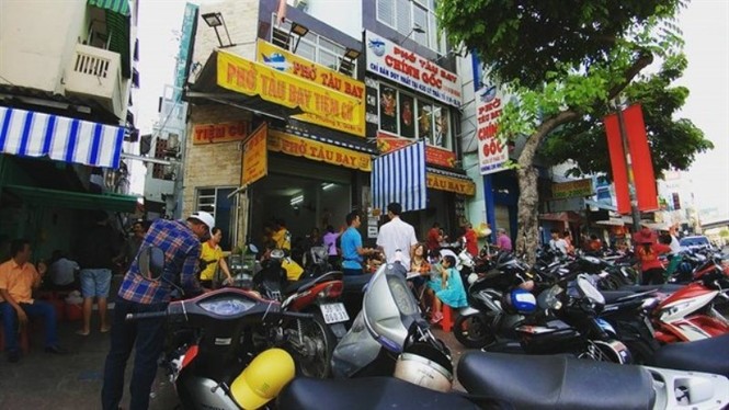 Ngày cuối nghỉ lễ, đường Sài Gòn vắng như Tết - ảnh 12