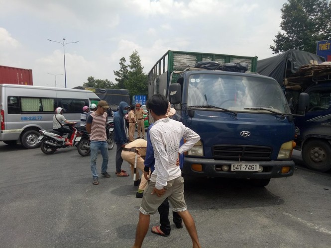 Bình Dương: Tai nạn liên hoàn, đường Mỹ Phước Tân Vạn ùn tắc dài - ảnh 3