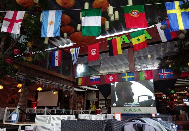Quán xá Sài Gòn 'chộn rộn' trước thềm World Cup - ảnh 2