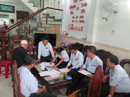 Sản xuất chả lụa cạnh nhà vệ sinh - ảnh 1