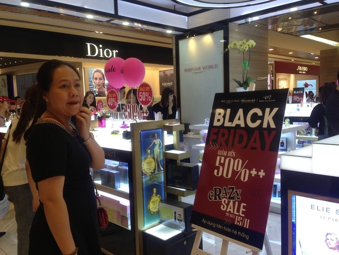 Black Friday: Nơi đìu hiu, chỗ tấp nập - ảnh 1