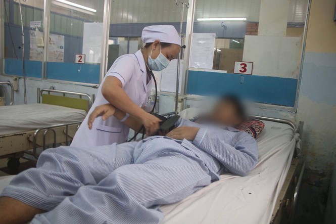 Can thiệp mạch cứu sống bệnh nhân suýt chết vì sốt xuất huyết - ảnh 1