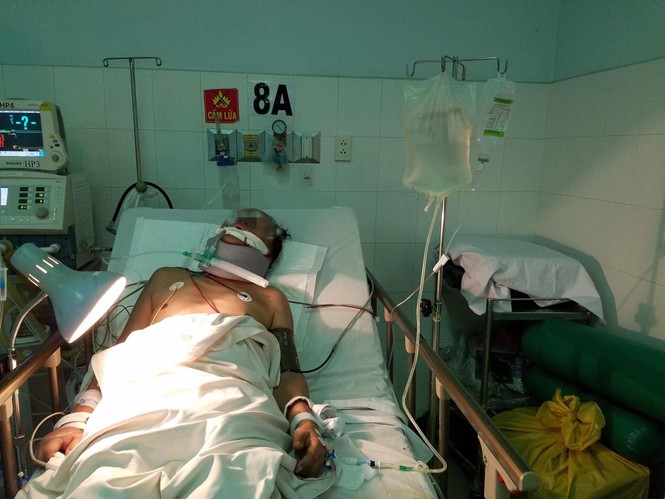 Ca mổ 'ngoạn mục' cứu cụ ông 76 tuổi mắc nhiều bệnh khỏi liệt tứ chi - ảnh 2