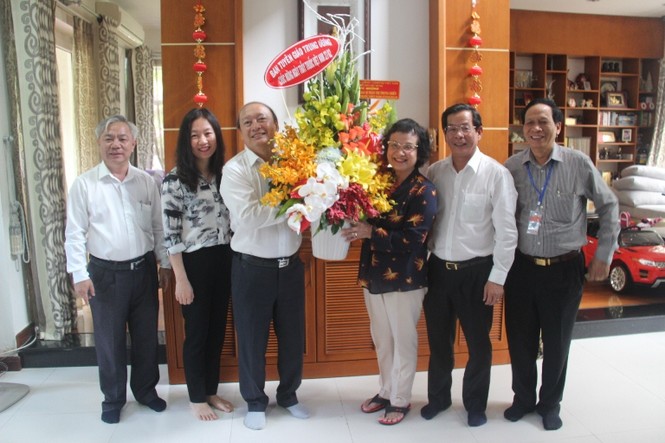 Đoàn công tác Ban Tuyên giáo TƯ chúc mừng ngày Thầy thuốc Việt Nam - ảnh 3