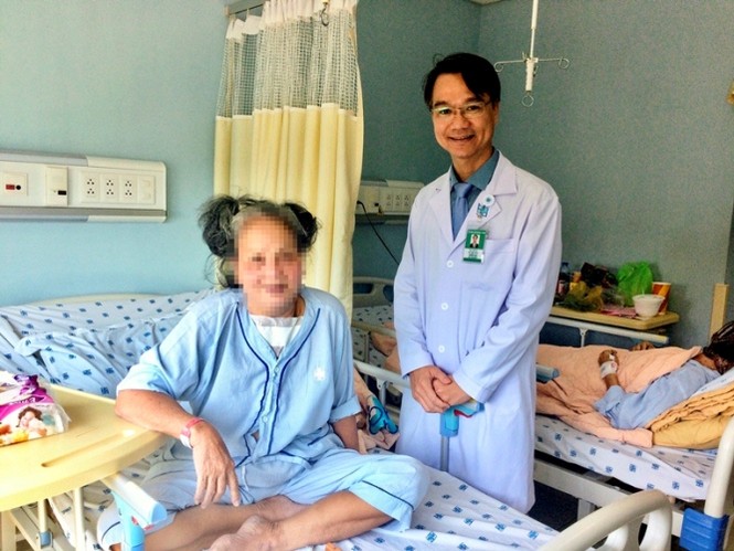 Cụ bà 74 tuổi mang khối bướu cổ gần 50 năm - ảnh 2
