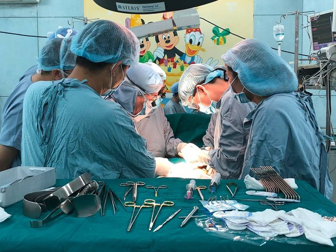 ghép thận, hiến thận níu giữ sự sống cho con, sốt xuất huyết - ảnh 1