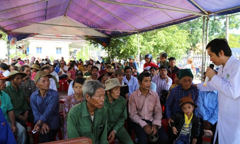 Bác sĩ Sài Gòn mang yêu thương đến với dân tộc vùng cao - ảnh 3