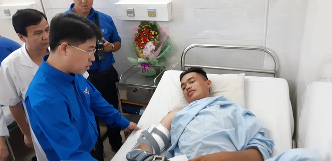 Trao tặng huy hiệu 'Tuổi trẻ dũng cảm' cho các hiệp sĩ - ảnh 1