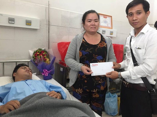 Hiệp sĩ bị chém trọng thương vẫn nén đau chở bạn đi cấp cứu - ảnh 1