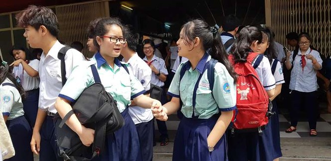 Thi lớp 10 tại TPHCM: Đề toán tương đối khó, mang tính vận dụng cao - ảnh 1
