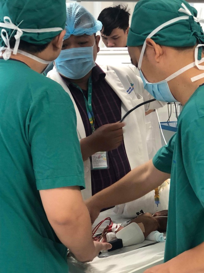 Phẫu thuật tim cứu sống bé sơ sinh nặng chỉ hơn nửa kg - ảnh 2