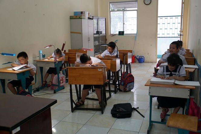 Xúc động nụ cười học sinh khiếm thị trong ngày trở lại trường - ảnh 7