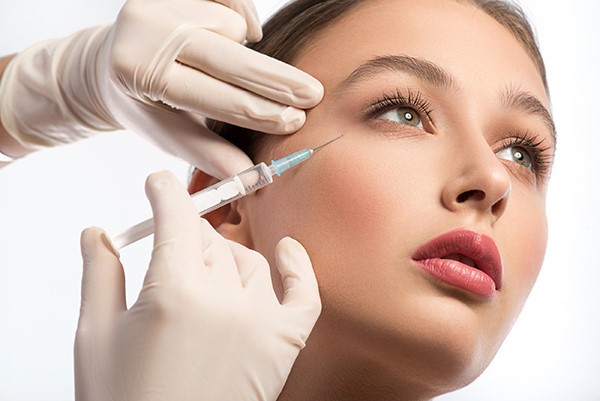 Coi chừng biến chứng tắt mạch vì tiêm filler - ảnh 1
