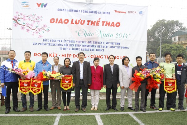 Giải bóng chào xuân Giáp Ngọ - ảnh 7