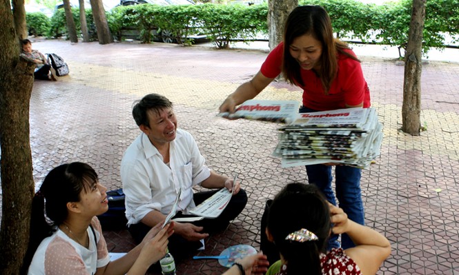 6.000 tờ báo Tiền Phong tặng miễn phí cho người nhà sĩ tử - ảnh 5