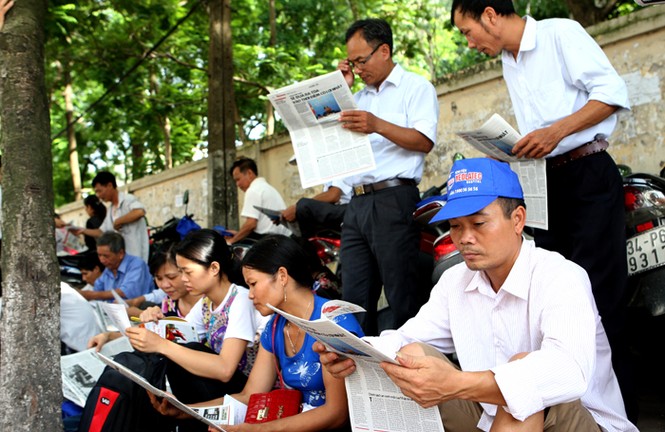 6.000 tờ báo Tiền Phong tặng miễn phí cho người nhà sĩ tử - ảnh 8