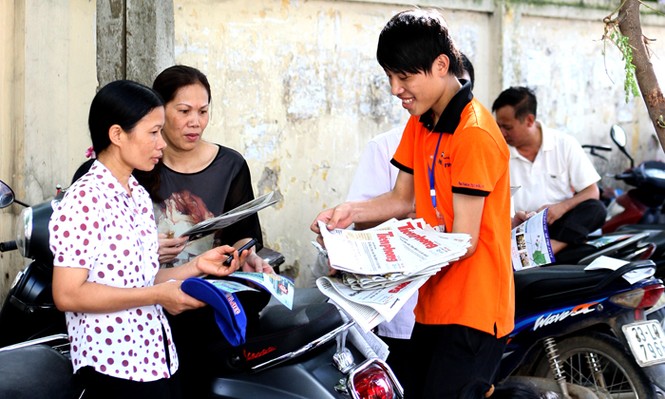 6.000 tờ báo Tiền Phong tặng miễn phí cho người nhà sĩ tử - ảnh 2