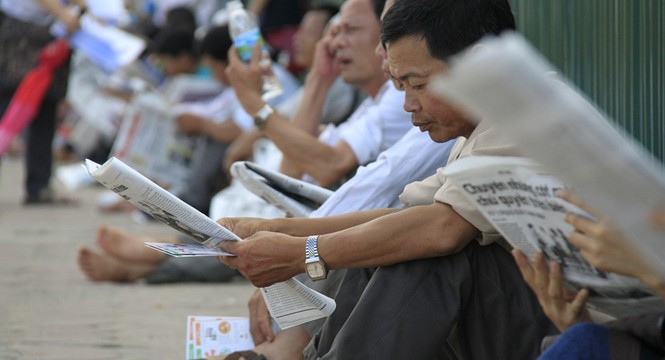 6.000 tờ báo Tiền Phong tặng miễn phí cho người nhà sĩ tử - ảnh 10