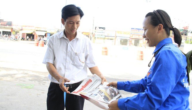 6.000 tờ báo Tiền Phong tặng miễn phí cho người nhà sĩ tử - ảnh 4