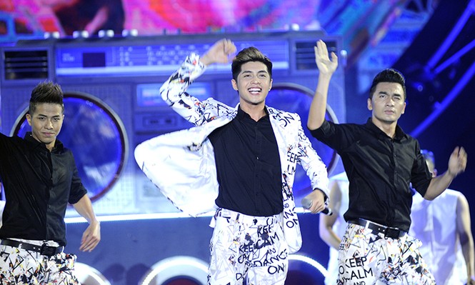 Noo Phước Thịnh, Isaac diễn cực sung trên sân khấu sinh viên - ảnh 7
