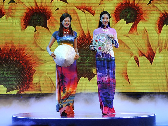 Á hậu Hoàng Anh, Diễm Trang duyên dáng trình diễn áo dài, nón lá - ảnh 4