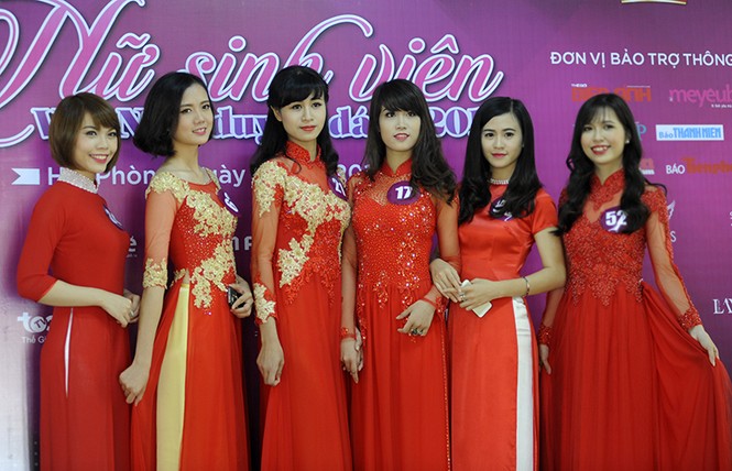 Ngắm nữ sinh đất Cảng khoe sắc thi tài - ảnh 2