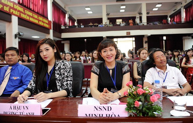 Ngắm nữ sinh đất Cảng khoe sắc thi tài - ảnh 3