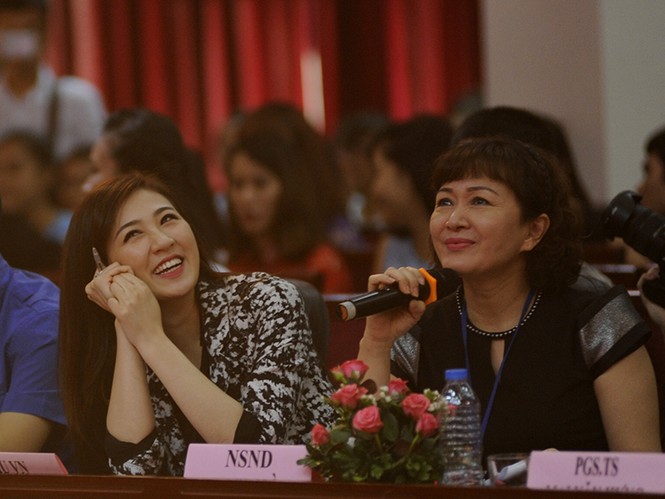 Ngắm nữ sinh đất Cảng khoe sắc thi tài - ảnh 4