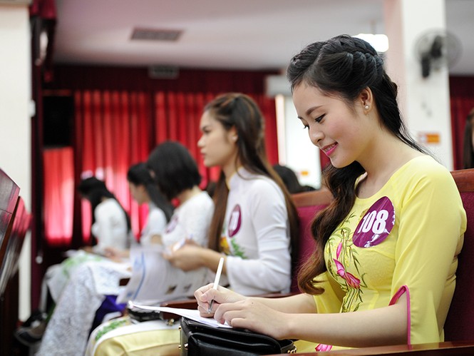 Ngắm nữ sinh đất Cảng khoe sắc thi tài - ảnh 5
