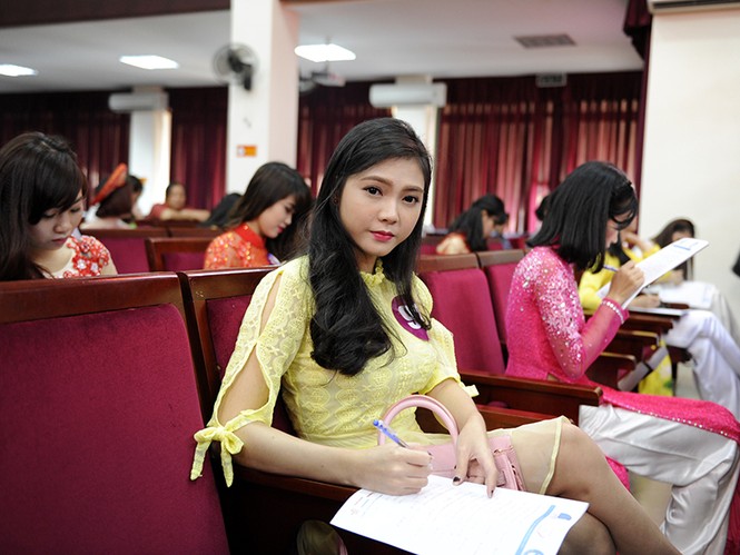 Ngắm nữ sinh đất Cảng khoe sắc thi tài - ảnh 6