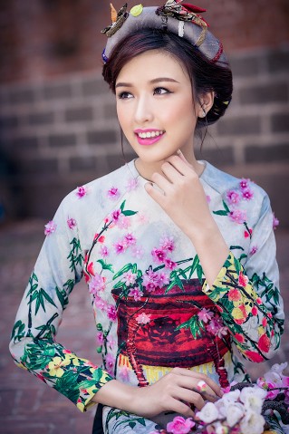 'Bản sao' của Hoa hậu Mai Phương Thúy cuốn hút trong tà áo dài vui Tết - ảnh 4