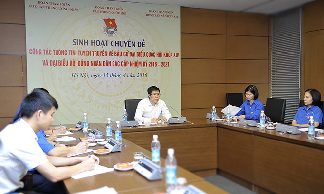 Thanh niên tìm hiểu thông tin bầu cử đại biểu Quốc hội - ảnh 1