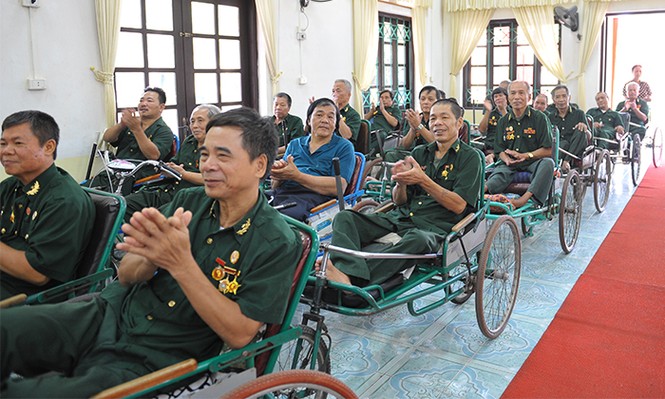 Báo Tiền Phong tặng quà thương bệnh binh tại Hà Nam - ảnh 2
