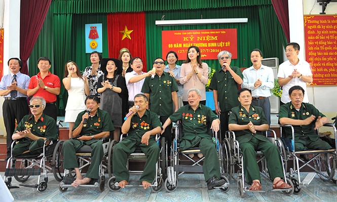 Báo Tiền Phong tặng quà thương bệnh binh tại Hà Nam - ảnh 8