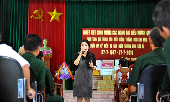 Báo Tiền Phong tặng quà thương bệnh binh tại Hà Nam - ảnh 13