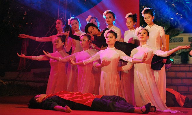 Tuổi trẻ Thái Nguyên thắp nến tri ân anh hùng liệt sỹ - ảnh 13