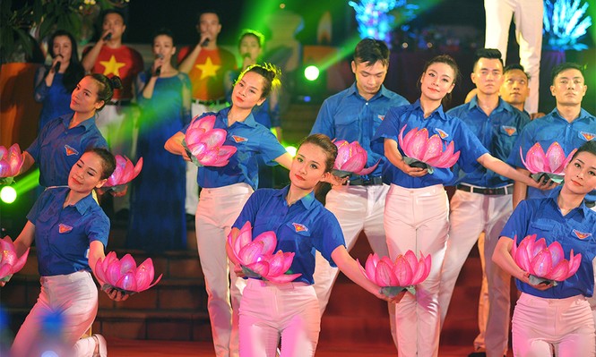 Tuổi trẻ Thái Nguyên thắp nến tri ân anh hùng liệt sỹ - ảnh 17