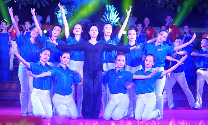 Tuổi trẻ Thái Nguyên thắp nến tri ân anh hùng liệt sỹ - ảnh 19