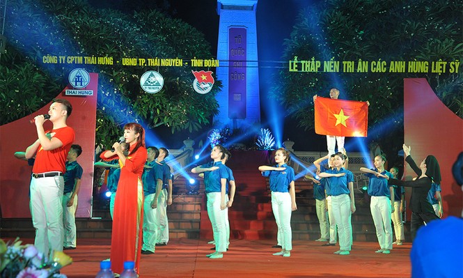 Tuổi trẻ Thái Nguyên thắp nến tri ân anh hùng liệt sỹ - ảnh 21