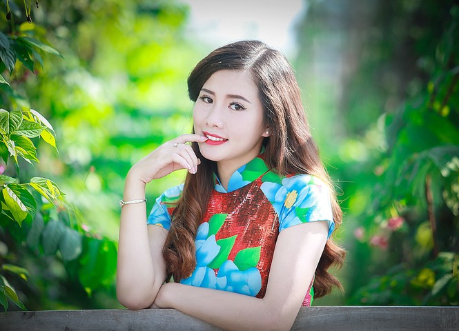 Thiếu nữ Hà thành duyên dáng với tà áo dài - ảnh 4
